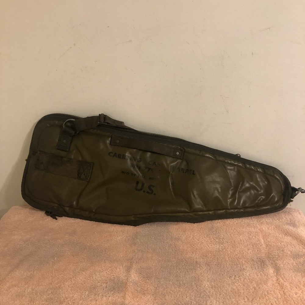 Vintage Fiel Mfg Military Barrel Carrying Case With Gun Cleaning Kit & Strap